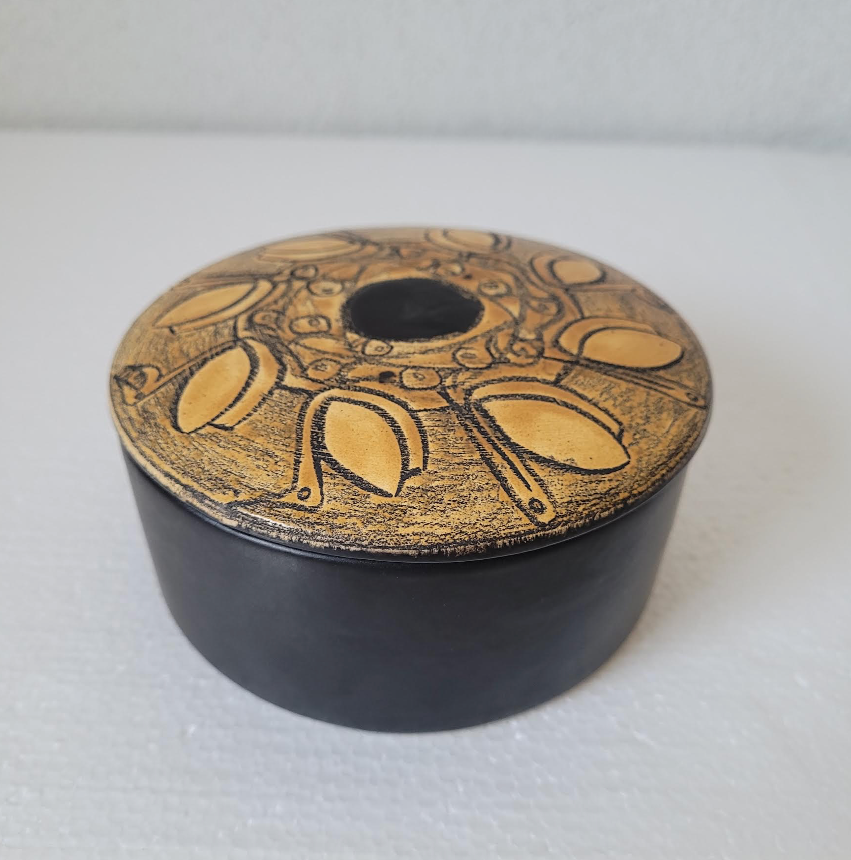 Pelican Lid Box