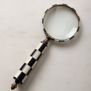B&W Magnifier