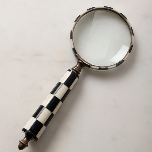 B&W Magnifier